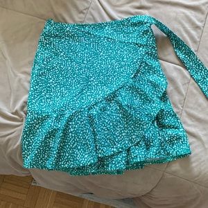 Green side tie ruffle skirt
